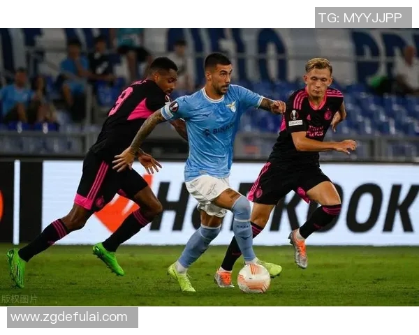 国际米兰主场迎战费拉拉全力争胜展现球队实力与斗志 国际米兰主场迎战费拉拉全力争胜展现球队实力与斗志